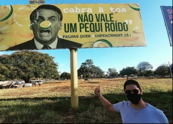 Ministro nega pedido de professor para arquivar inquérito sobre outdoors que comparam Bolsonaro a pequi roído