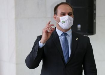 Relator pede arquivamento de processo contra Eduardo Bolsonaro