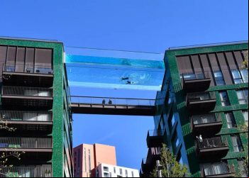 Piscina suspensa ligando prédios em Londres gera polêmica por excluir parte dos moradores