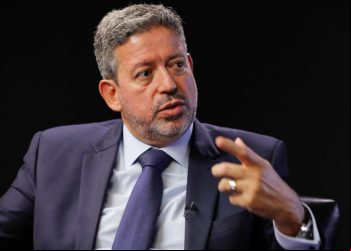 Lira diz que pesquisa não é suficiente para abrir processo de impeachment