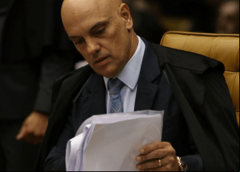 Bolsonaro formaliza pedido de impeachement de Alexandre de Moraes