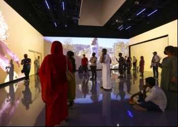 Expo: brasileiros se sentem em casa em pavilhões de língua portuguesa