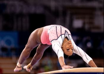 Mundial de Ginástica: Rebeca Andrade avança a 3 finais de aparelhos