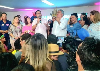 Carlos Gaguim participa do evento Rosas pelo Tocantins