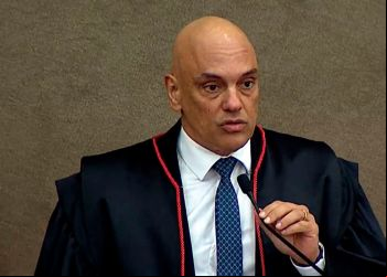 Moraes defende democracia e sistema eleitoral em discurso de posse