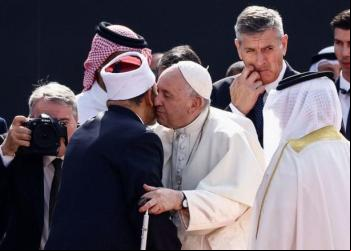 No Barein, papa condena rearmamento que leva mundo ao "precipício"