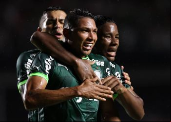 Palmeiras derrota Santos com facilidade no Morumbi
