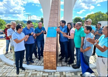 Taipas do Tocantins celebra 33 anos com inaugurações, homenagem a Ayrton Senna e show de Amado Batista