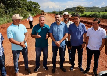 Governador Wanderlei Barbosa Lança Pavimentação Asfáltica da TO-387 Durante Celebração dos 33 Anos de Taipas