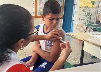 Início da Campanha de Vacinação em Escola Municipal de Colinas do Tocantins