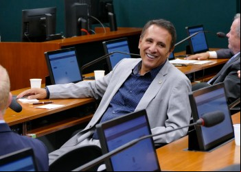 Comissão de Saúde Aprova PL de Carlos Gaguim para Reconhecer Doenças Renais Crônicas como Deficiência