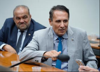 Senado Aprova PL de Carlos Gaguim para Limpeza de Areias em Áreas de Lazer