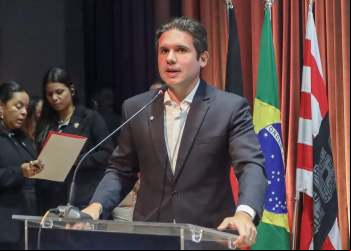 Hugo Motta e Davi Alcolumbre lideram as disputas na Câmara e no Senado