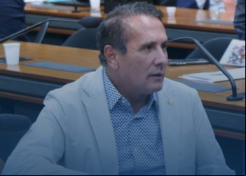 Carlos Gaguim avança com projetos voltados à justiça social e defesa do consumidor em comissões da Câmara