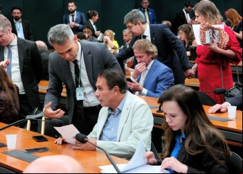 Proposta do deputado Gaguim quer garantir infraestrutura sanitária no Minha Casa, Minha Vida e expõe realidade alarmante: 1,4 milhão de lares sem banheiro no Brasil